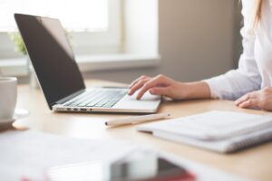 Zasady Pracy Hybrydowej w Polsce: Wyzwania i Perspektywy na Przyszłość