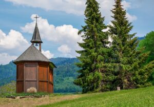 Obiekty Małej Architektury a Odległość od Granicy Działki: Co Mówią Przepisy?
