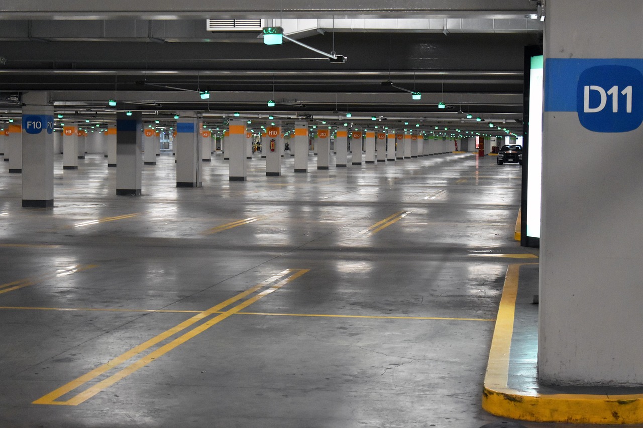 Minimalna szerokość miejsca parkingowego według aktualnych przepisów