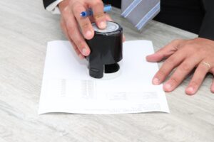 Zniesienie współwłasności u notariusza – jakie są koszty i jak przebiega procedura